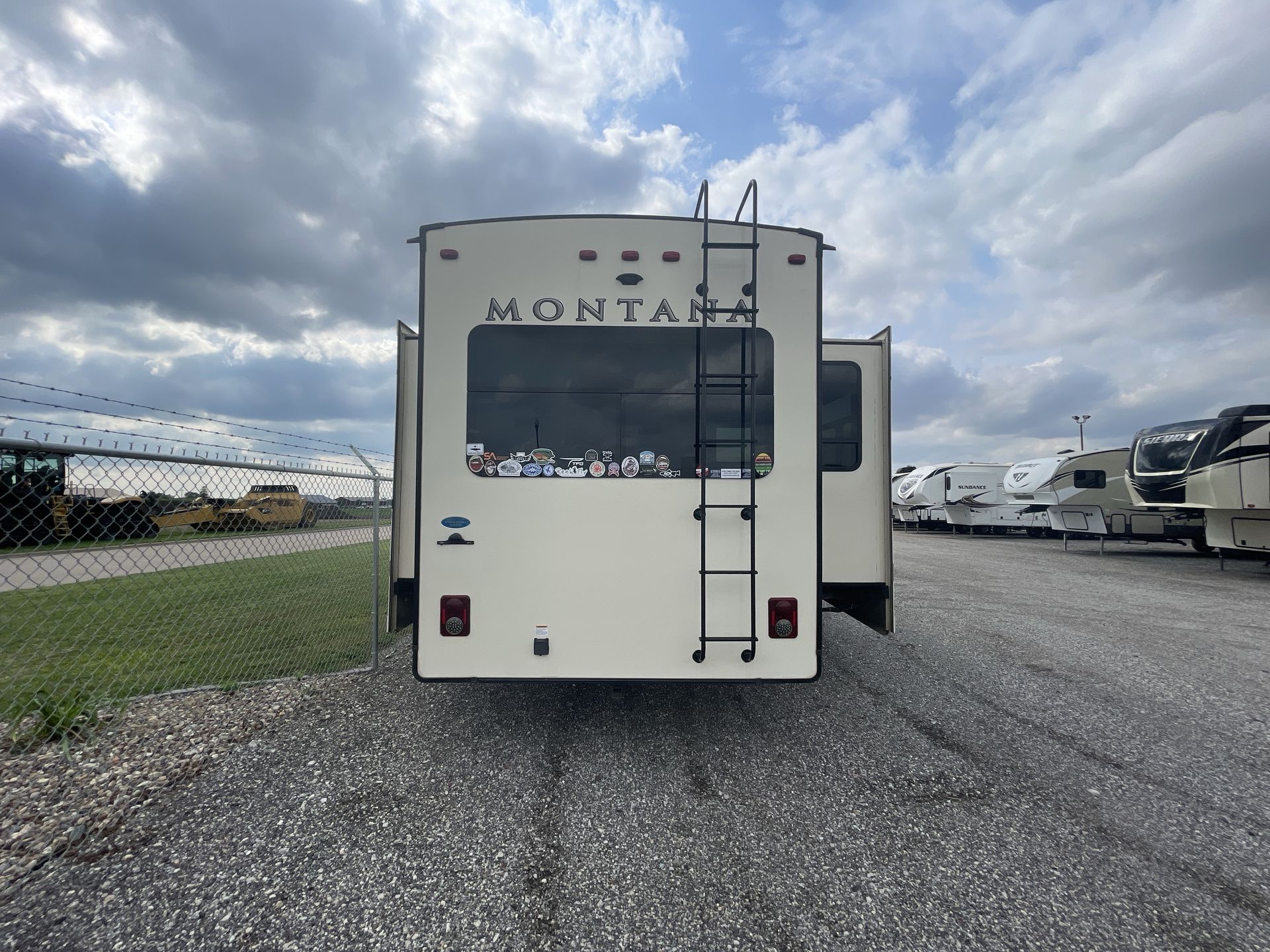 2019 KEYSTONE RV MONTANA 3120RL full