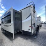 2018 KEYSTONE RV COUGAR X-LITE 33MLS full