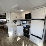 2025 VENTURE RV SPORTTREK TOURING EDITION STT292VRB full