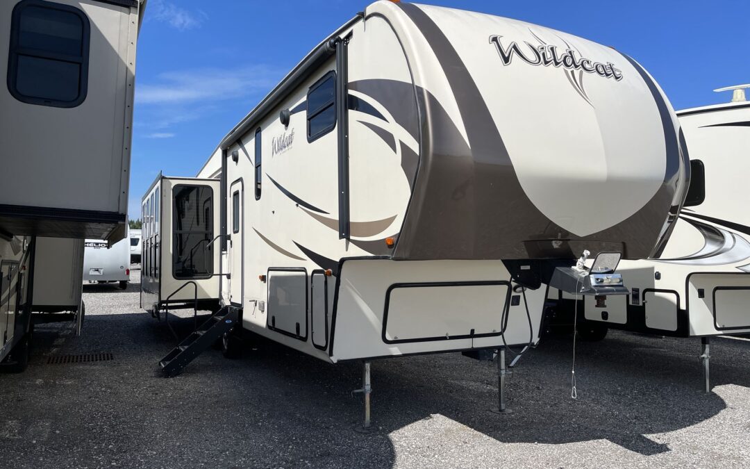 2016 FOREST RIVER WILDCAT 327RE